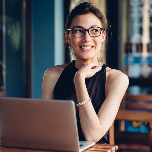 attractive-business-woman-working-at-his-laptop-2021-08-26-15-54-46-utc.jpg